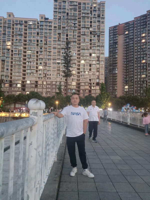 寂寞的男人的第一张照片--长泰相亲网