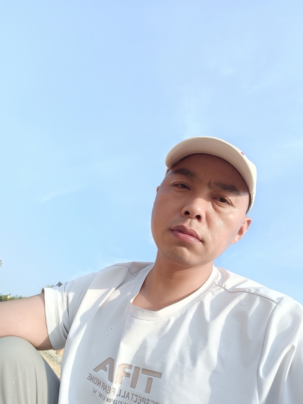 哥哥的第一张照片--长泰相亲网